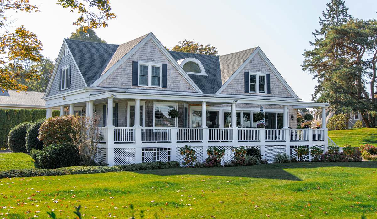 4 bedroom house for rent with a wraparound porch and a large front lawn